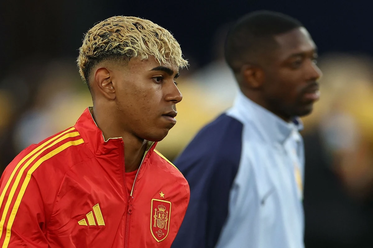 W poniedziałek wieczorem poznamy laureata Złotej Piłki. W medialnych spekulacjach wśród faworytów wymieniani są dwaj piłkarze: Ousmane Dembele z PSG i Lamine Yamal z Barcelony. Wśród nominowanych znalazł się Robert Lewandowski, ale jego zwycięstwo byłoby sensacją. Szanse na trofeum ma za to - wśród piłkarek - Ewa Pajor.