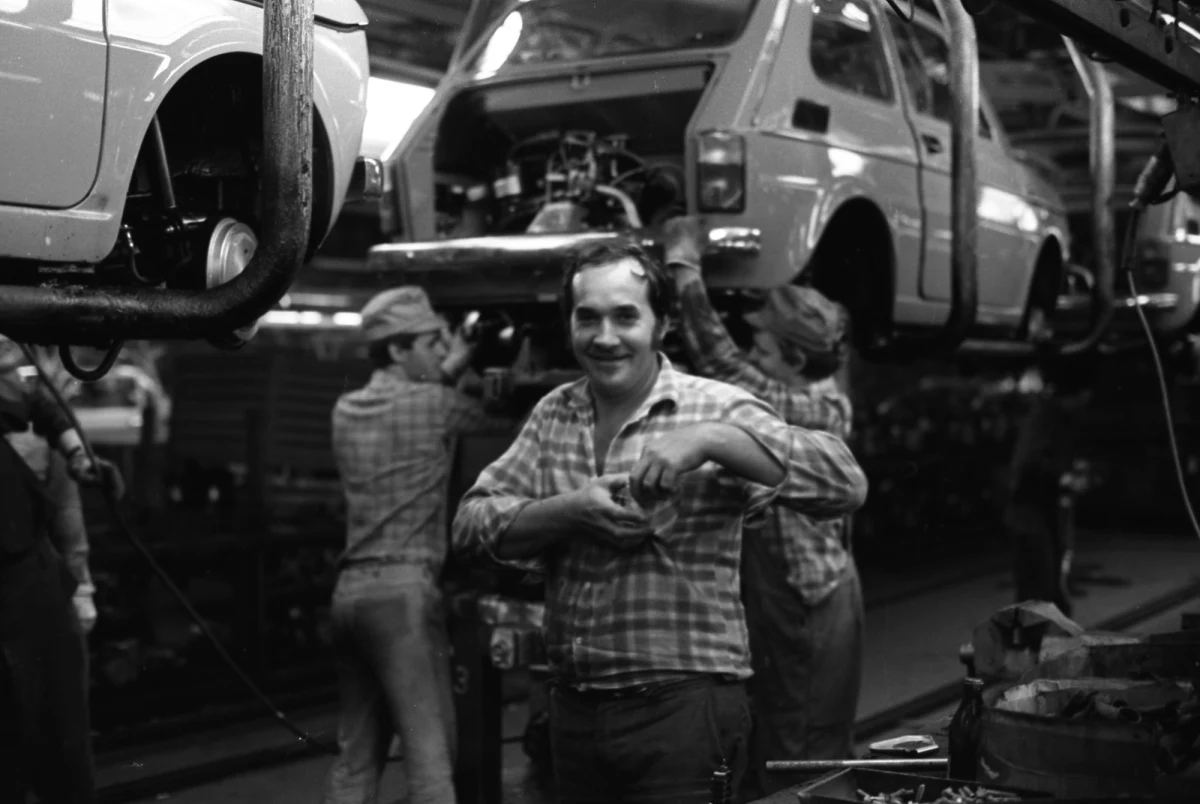 Dziś mija dokładnie 25 lat od zakończenia produkcji Polskiego Fiata 126p, auta, które stało się ikoną polskich dróg i spełnieniem marzeń milionów Polaków. Popularny „maluch” nie tylko zmienił krajobraz motoryzacyjny kraju, ale także rozbudził pasję turystyczną wśród rodaków. 