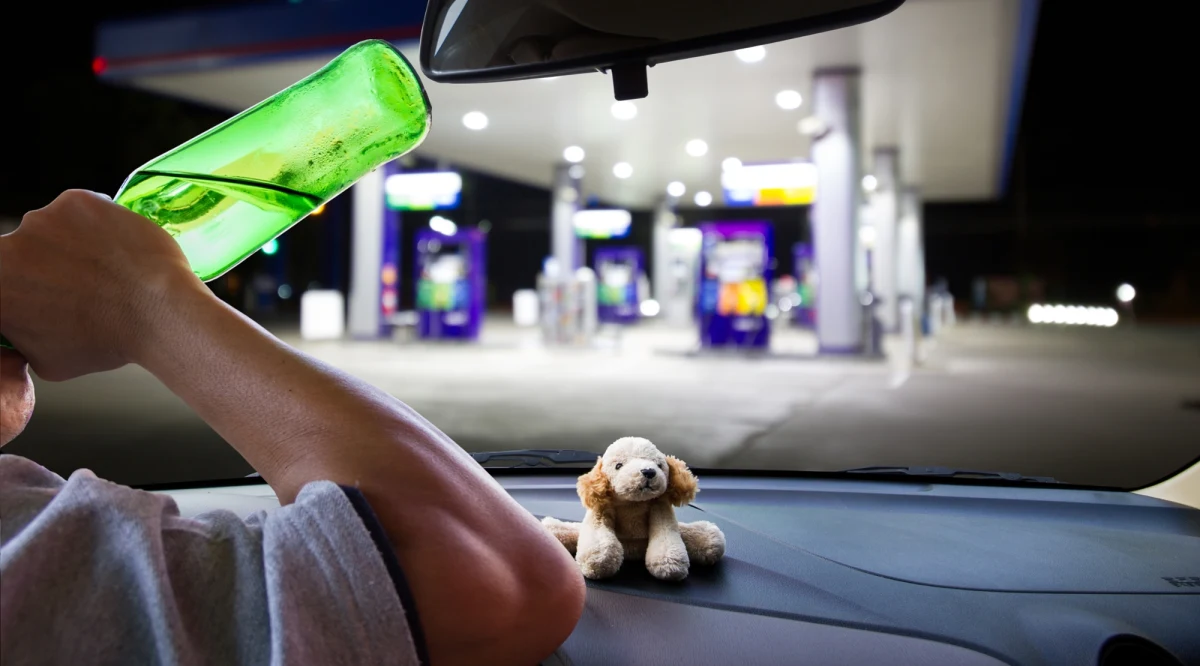 Jeszcze dziś Lewica złoży w Sejmie projekt ustawy dotyczący m.in. nocnego zakazu sprzedaży alkoholu na stacjach benzynowych na terenie całego kraju; także Polska 2050 rozważa dopisanie takich przepisów do swojej ustawy, zaprezentowanej w ubiegłym tygodniu. Według informacji dziennikarza RMF FM Kacpra Wróblewskiego tym dwóm projektom "nie" mówi Koalicja Obywatelska, jednak mniejsi koalicjanci liczą, że po wydarzeniach w stolicy znajdzie się większość do zmian w tym zakresie.