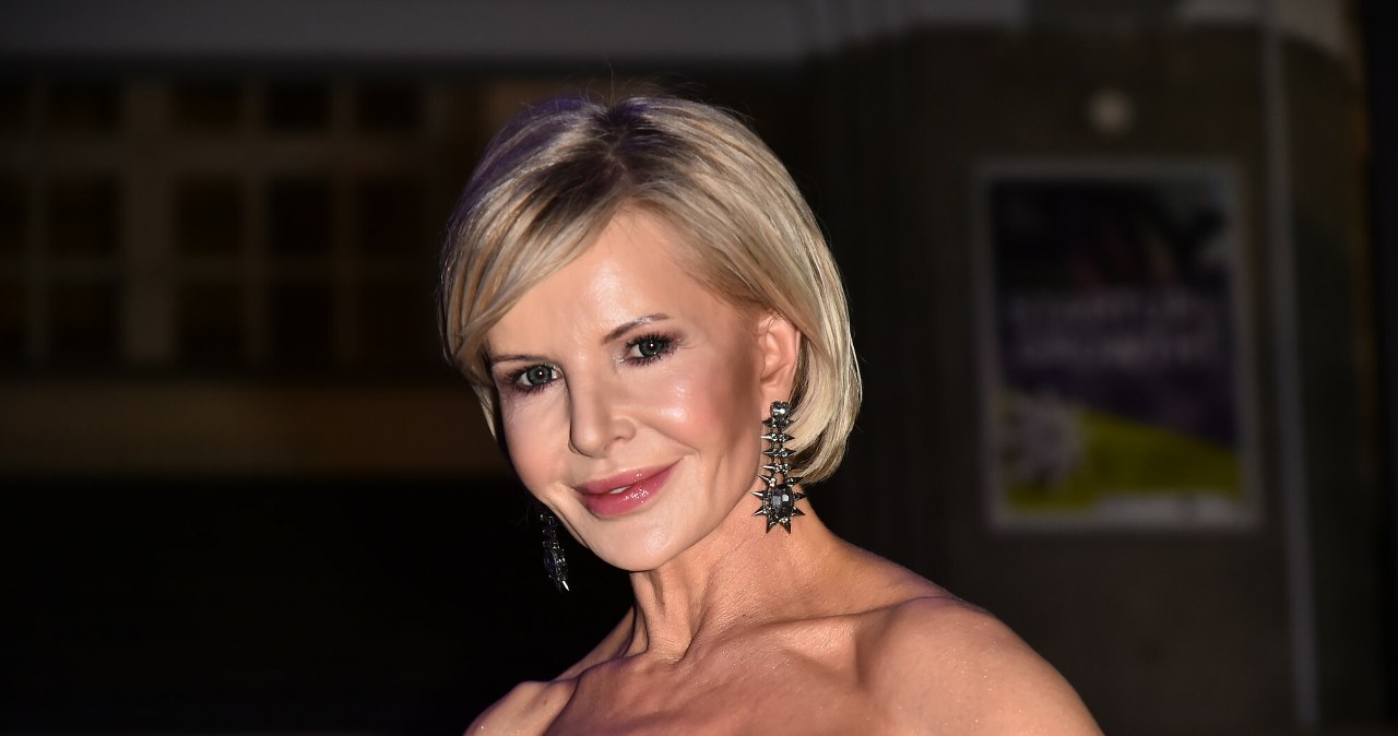 Błyszcząca Joanna Racewicz w czerni. "Królowa stylu. Najlepsza!"