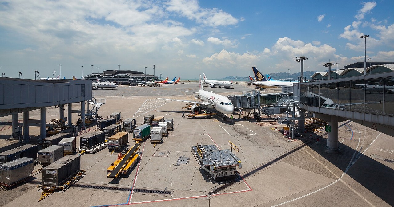 Ogromne lotnisko zamknięte. Odwołane loty. Co się dzieje?