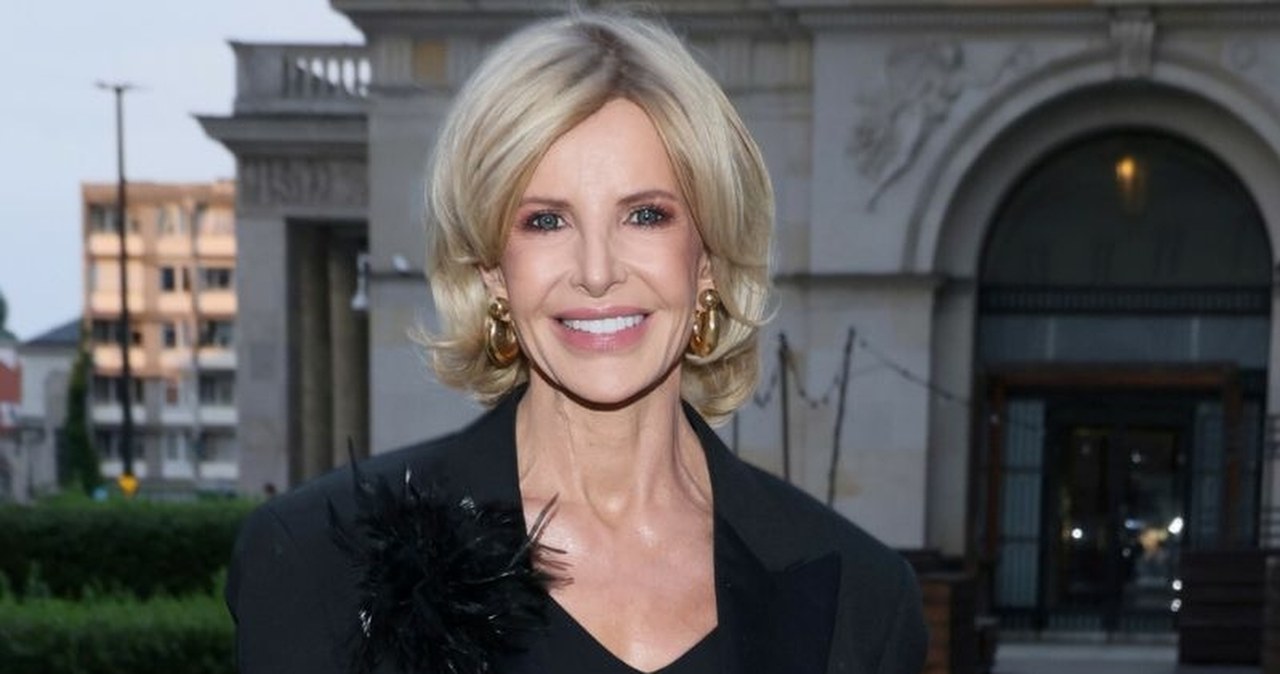 Joanna Racewicz “na luzie” przechadza się nad urwiskiem