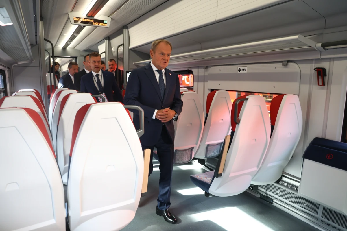 Przyszłość Polski będzie zależna od rozwoju kolei - wskazywał we wtorek w Gdańsku premier Donald Tusk. Szef rządu uczestniczył w 16. Międzynarodowych Targach Kolejowych TRAKO. Mówił, że kolej to bezpieczeństwo energetyczne i transportowe naszego kraju. Ogłosił też, że już niedługo będzie rozpisane zamówienie na Kolej Dużej Prędkości.