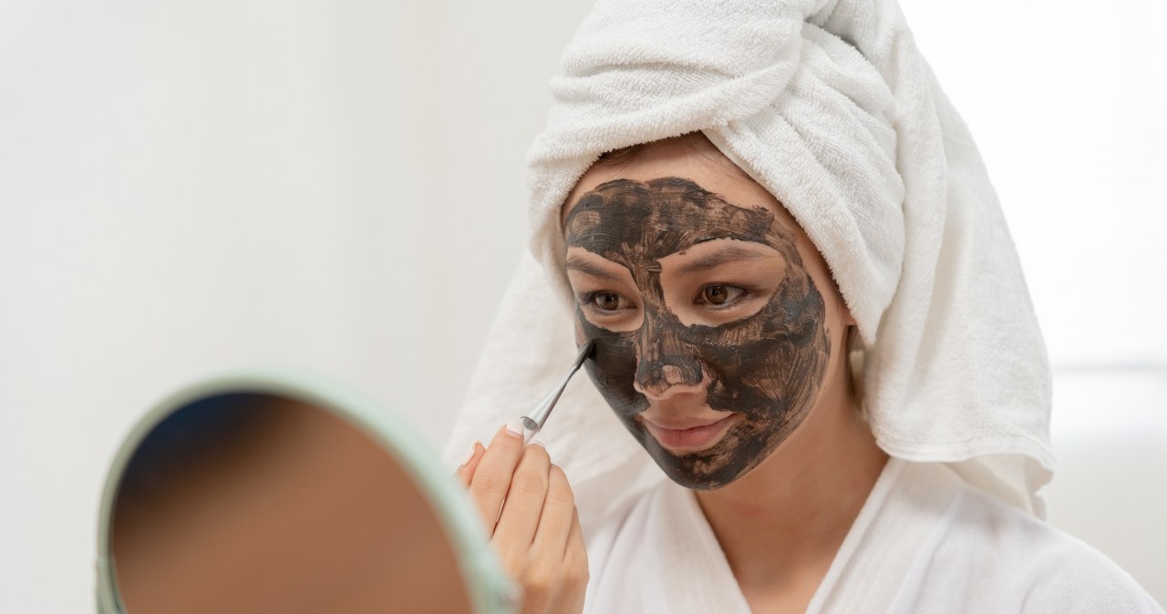 Poprawia krążenie, wygładza skórę i usuwa cienie pod oczami. Zrobisz w 5 minut