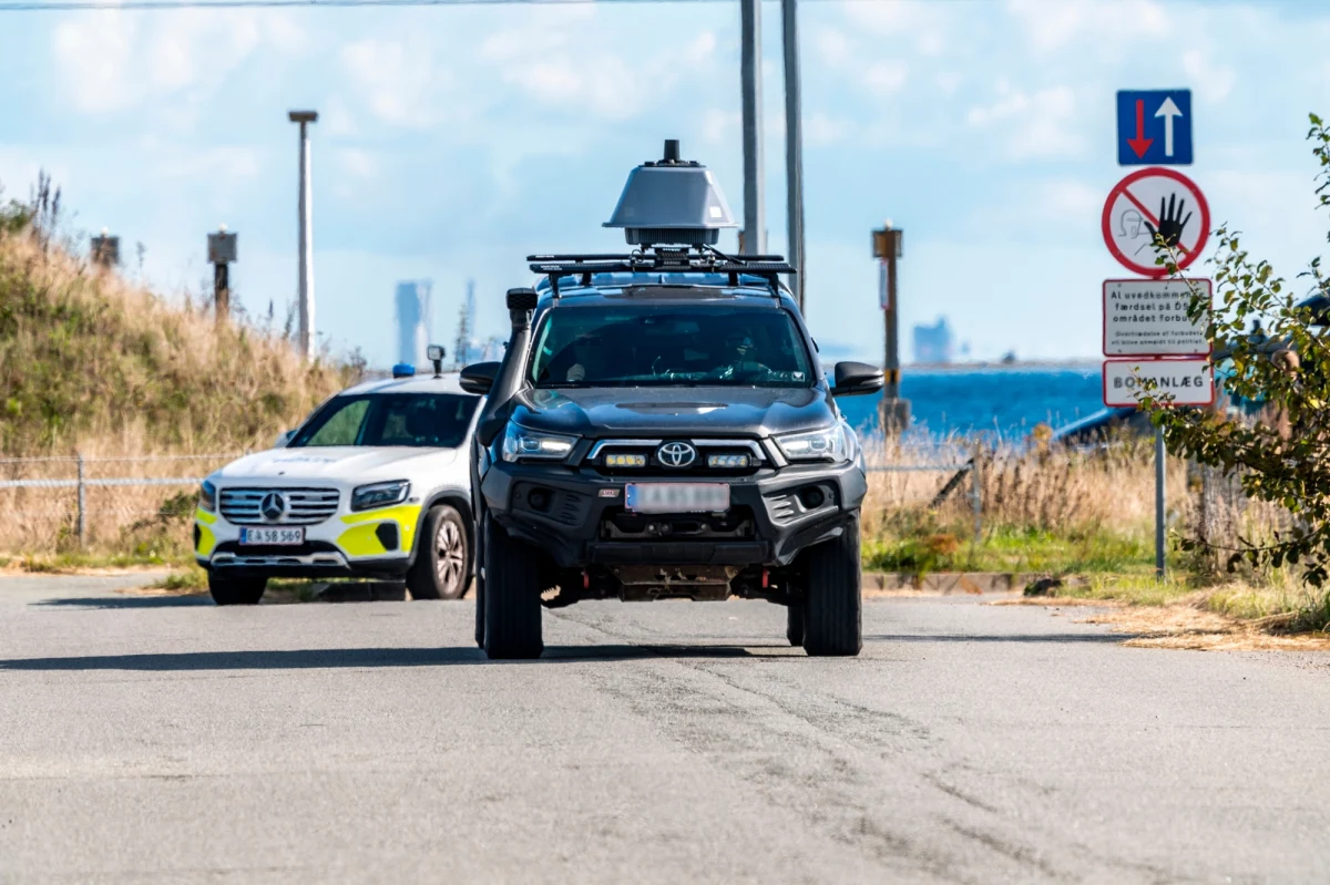 "Bezpodstawne oskarżenia" - tak rzecznik Kremla Dmitrij Pieskow skomentował sugestie, że Rosja ma związek z pojawieniem się roju dronów nad lotniskiem w Kopenhadze. Do tego incydentu doszło w poniedziałek. Premier Danii Mette Frederiksen oznajmiła, że był to "najpoważniejszy jak dotąd atak na infrastrukturę krytyczną kraju".