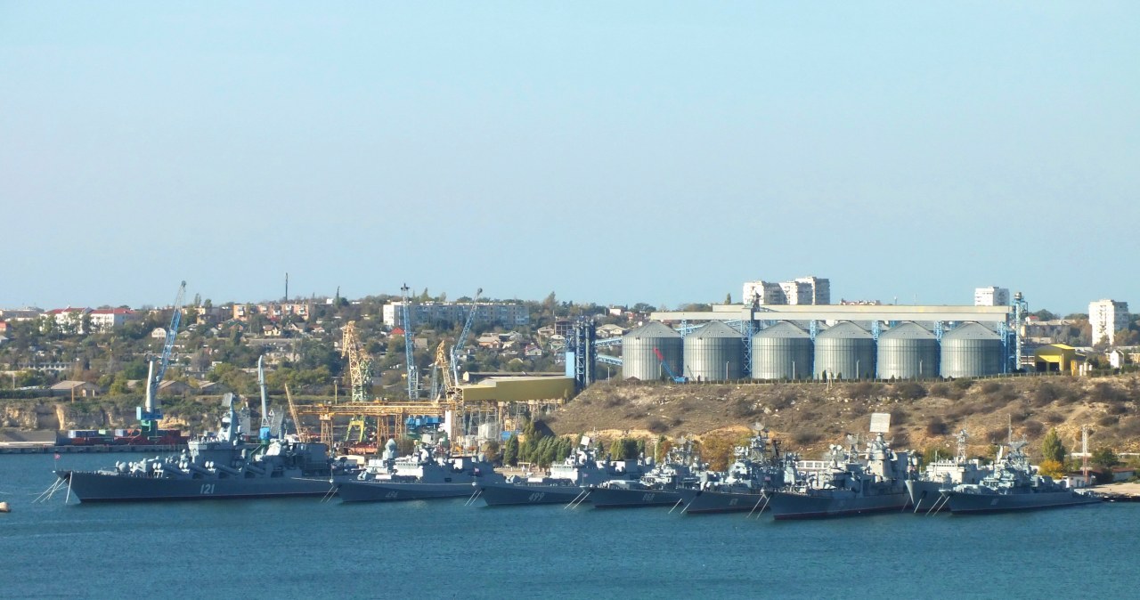 wiadomości,aktualności,Interia Chiński statek widziany na Krymie. 