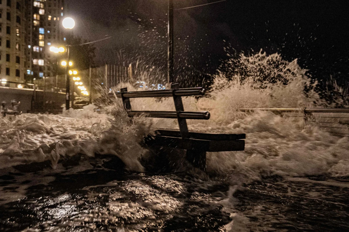 Są zabici i zaginieni - to wynik uderzenia supertajfunu Ragasa w Tajwan. Nagrania pokazują skalę żywiołu w powiecie Hualien, gdzie obfite deszcze spowodowały wylanie jeziora zaporowego.