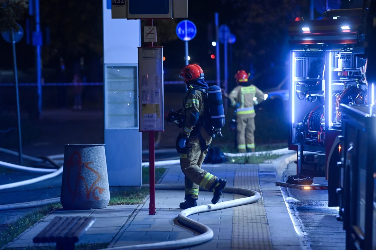 Pożar zabytkowej willi Stefańskiego przy ul. Żwirki i Wigury na warszawskiej Ochocie. Według świadków słychać było wybuch. 