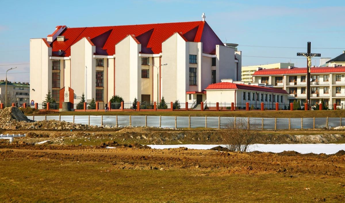 Dziś do Sejmu trafi poselski projekt ustawy dotyczący zakazu nieodpłatnego przekazywania ziemi i innych nieruchomości Kościołowi katolickiemu - dowiedział się dziennikarz RMF FM Kacper Wróblewski. Politycy Polski 2050, którzy są autorami projektu, wskazują w ustawie, że tylko w latach 2021-2023 KK otrzymał 144 hektary ziemi i nieruchomości o łącznej wartości 13 milionów złotych.