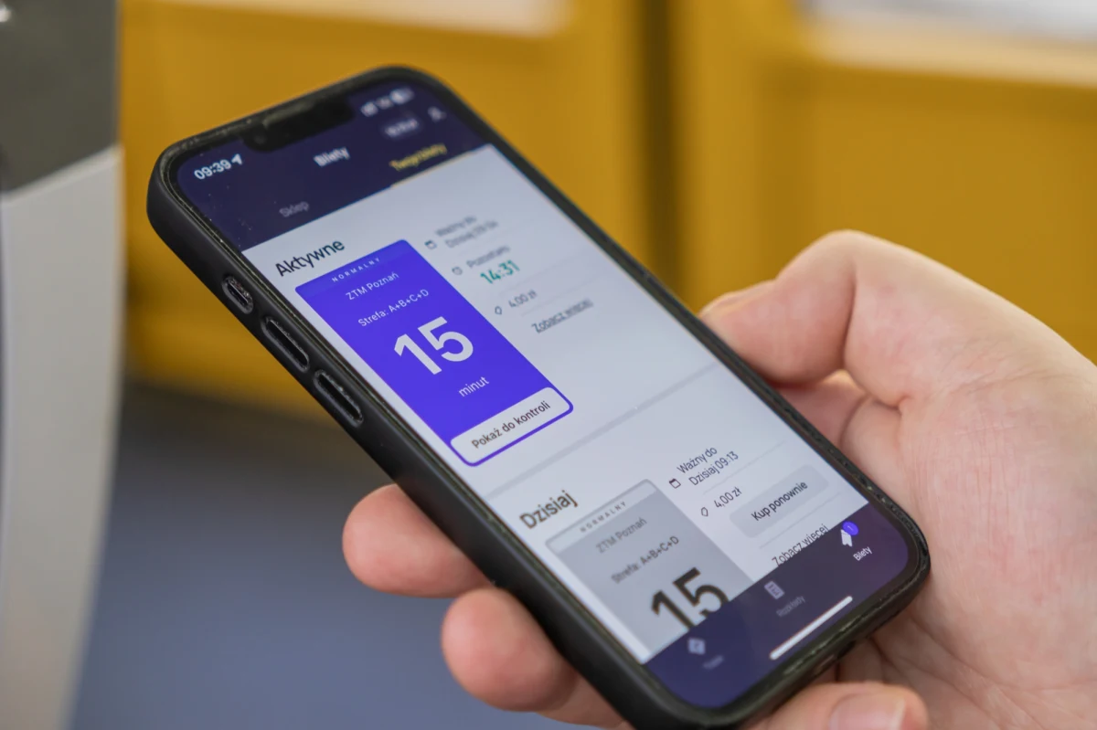 Krakowski Zarząd Transportu Publicznego w Krakowie planuje przedstawić Radzie Miasta projekt zmiany dot. kontroli biletów. To echo sprawy pewnej pasażerki, która - mimo że kupiła bilet w aplikacji elektronicznej - nie mogła go okazać ze względu na awarię programu. Koniec końców, ukarano ją mandatem.