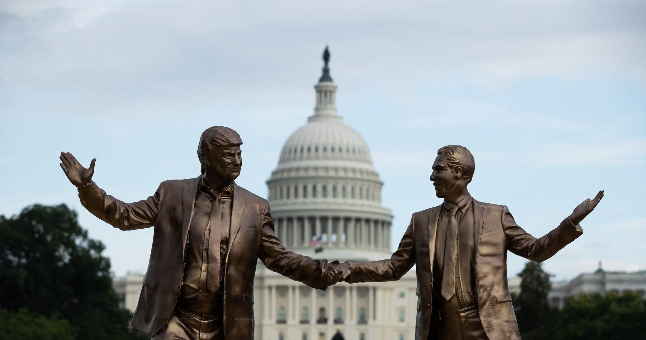 "Świętujemy długotrwałą więź". Przy Kapitolu Trumpowi wyrósł pomnik