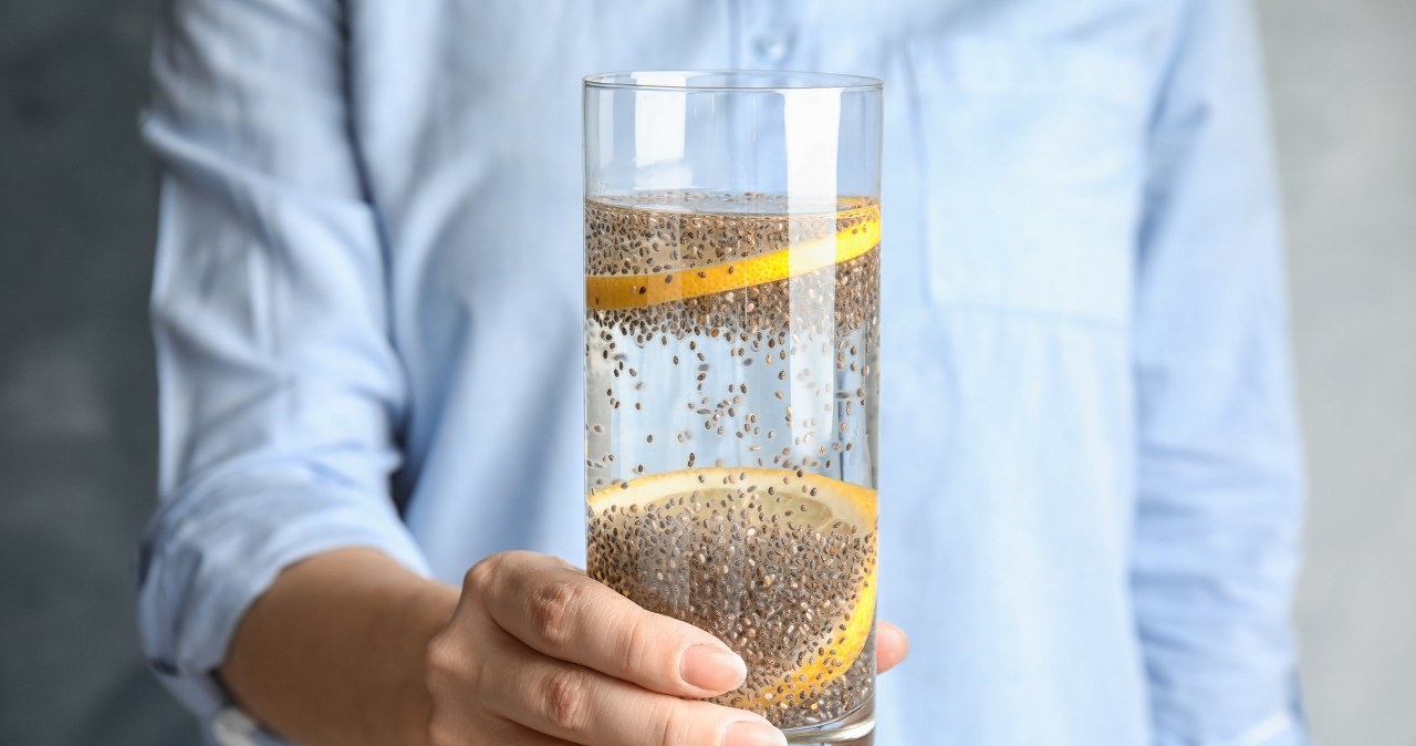 Efekt "odgazowania" organizmu i ustabilizowania pracy jelit. Siemię, cytryna i imbir w roli głównej