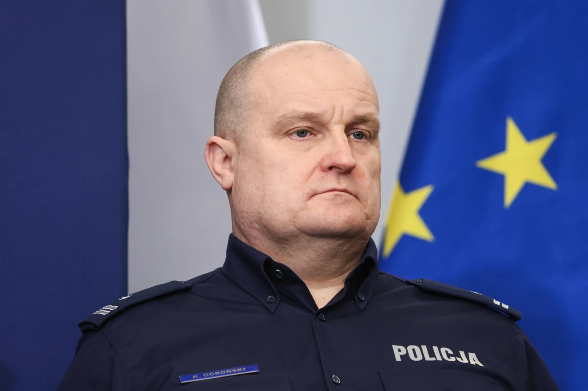 Potwierdzają się nieoficjalne informacje RMF FM - dziś nastąpi wymiana na stanowisku szefa Komendy Stołecznej Policji. Po godz. 14 rozpocznie się uroczystość pożegnania dotychczasowego komendanta Dariusza Walichnowskiego. Nowym szef garnizonu warszawskiego zostanie Krzysztof Ogroński.