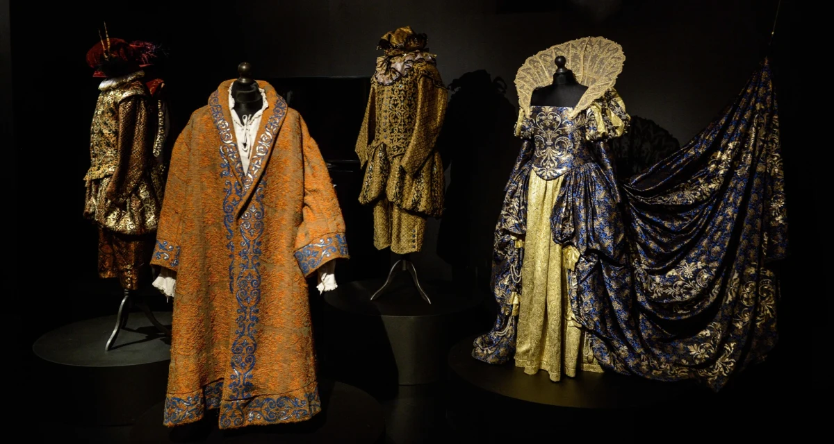 27 września w Muzeum Mazowieckim w Płocku zostanie otwarta wystawa kostiumów teatralnych z okazji 50-lecia Teatru Dramatycznego im. Jerzego Szaniawskiego. Ekspozycja będzie dostępna bezpłatnie do końca roku. Ma na celu przybliżenie widzom atmosfery dawnych spektakli oraz ukazanie, jak zmieniała się estetyka teatralna na przestrzeni ostatnich 50 lat.