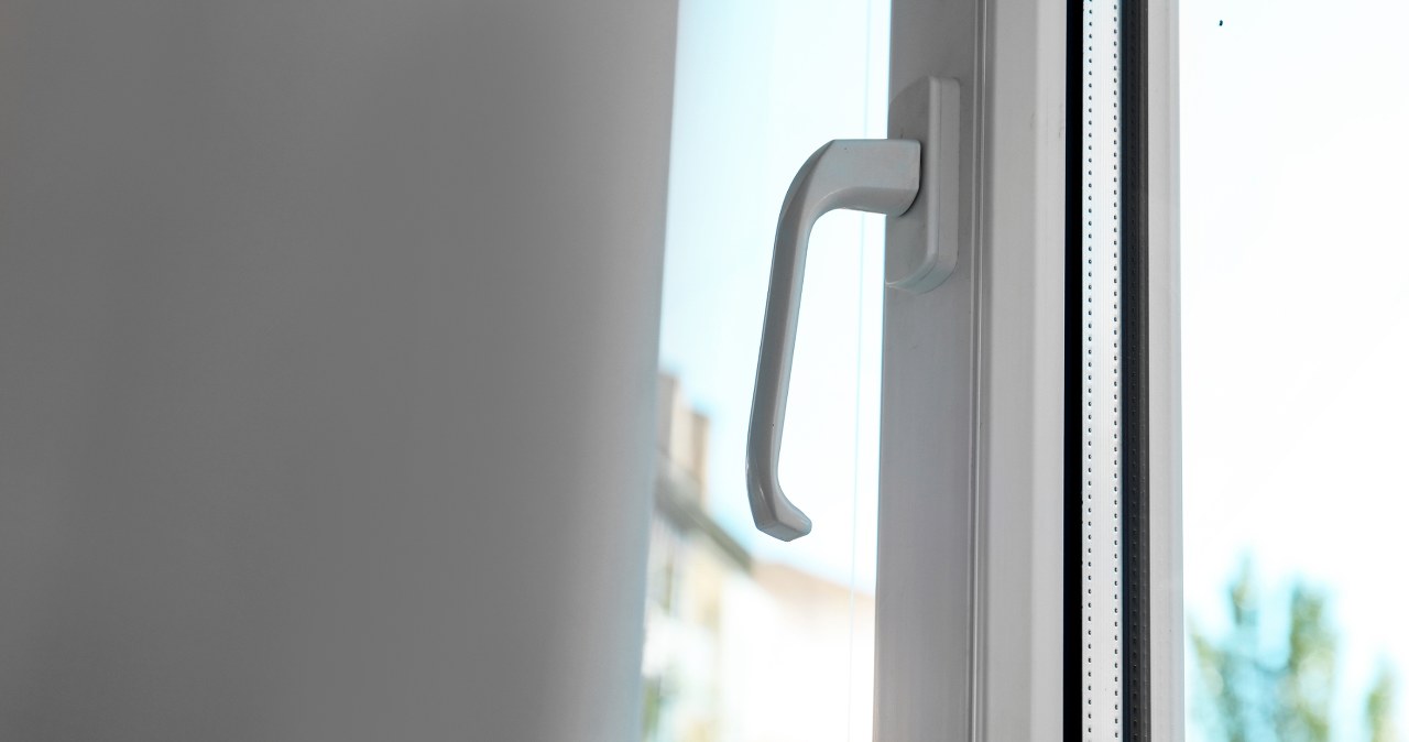 Podstawowy błąd przy wietrzeniu mieszkania. Rachunki drastycznie wzrosną