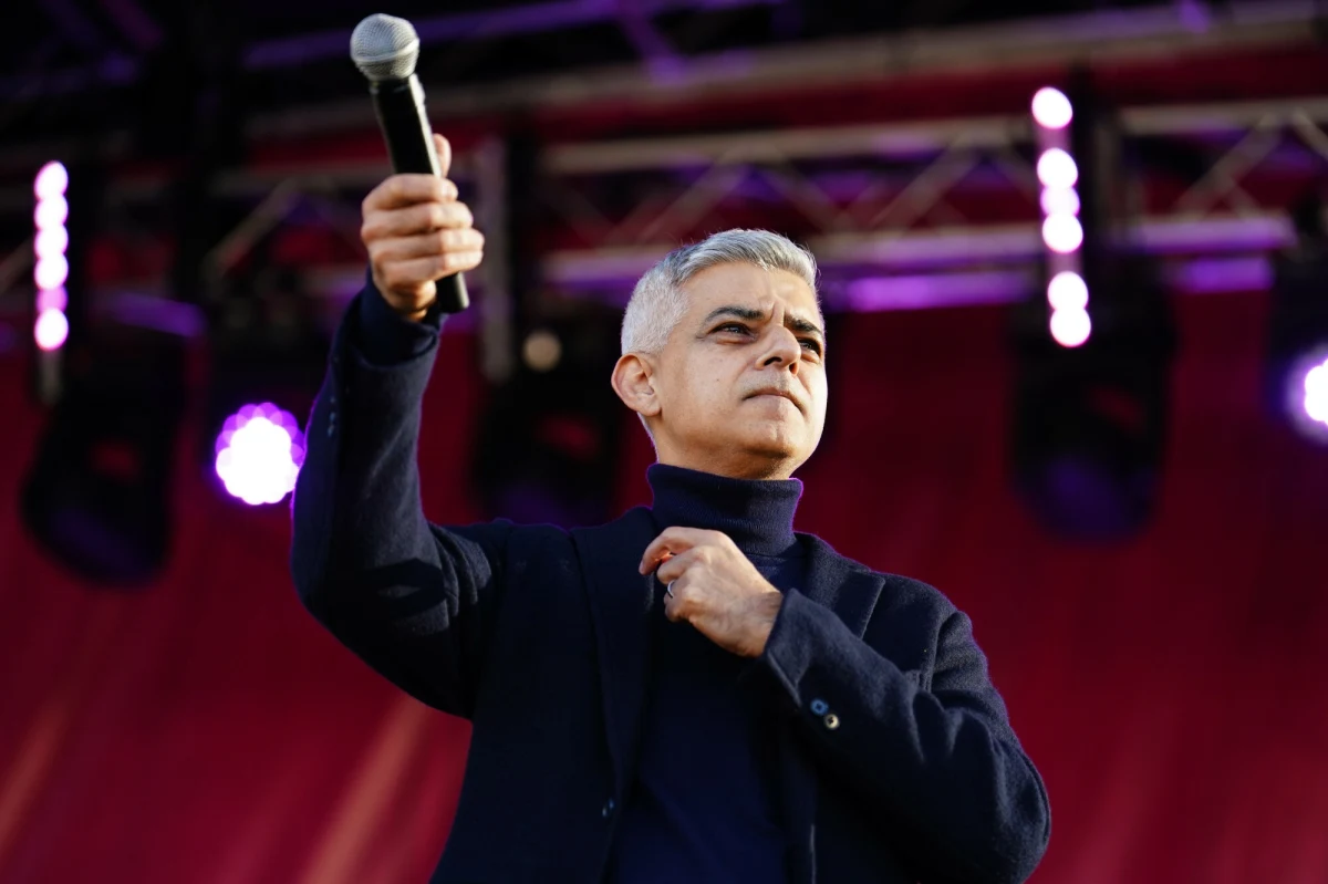 Burmistrz Londynu Sadiq Khan stwierdził, że Donald Trump okazał się "rasistą, seksistą, mizoginem i islamofobem" po tym jak prezydent USA wygłosił o nim komentarze podczas Zgromadzenia Ogólnego ONZ. 