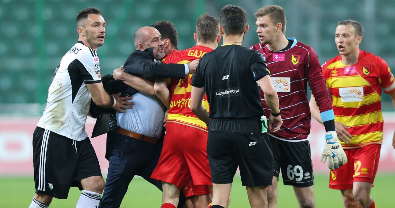 wiadomości,aktualności,Interia Błędy sędziowskie, przepychanki przy szatni, furia trenera. O tej wygranej Legii mówiono latami