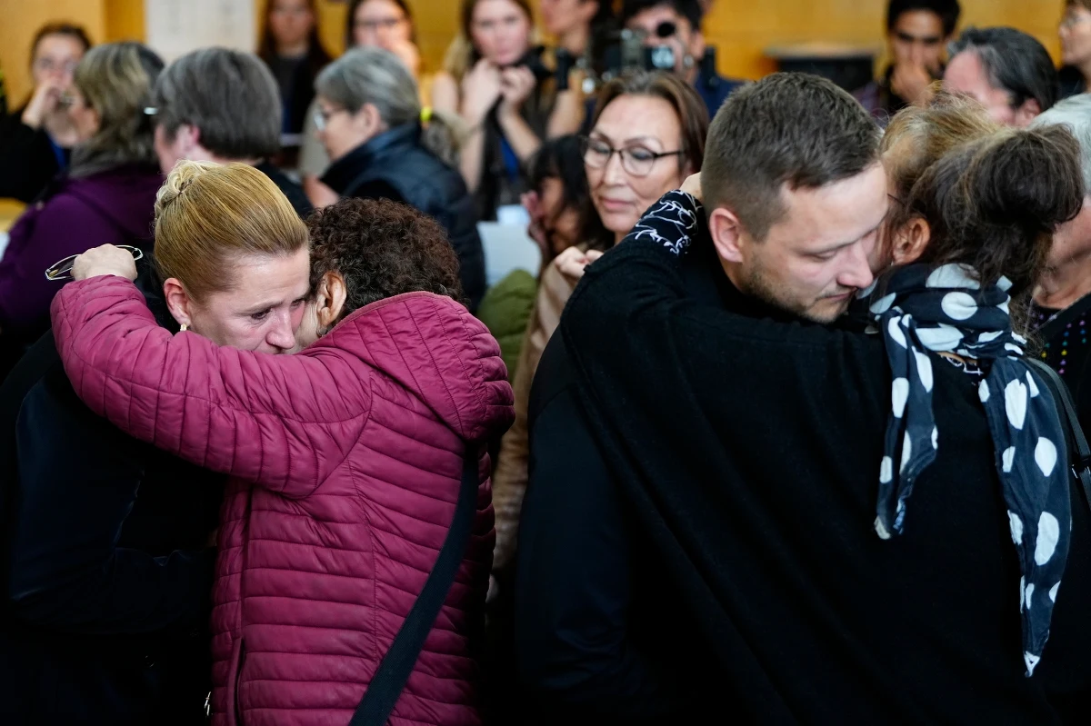 Poruszające chwile w grenlandzkiej stolicy. Duńska premier Mette Frederiksen oficjalnie przeprosiła za przymusową antykoncepcję kobiet na Grenlandii w latach 60. XX wieku. Poszkodowane Inuitki miały w oczach łzy.