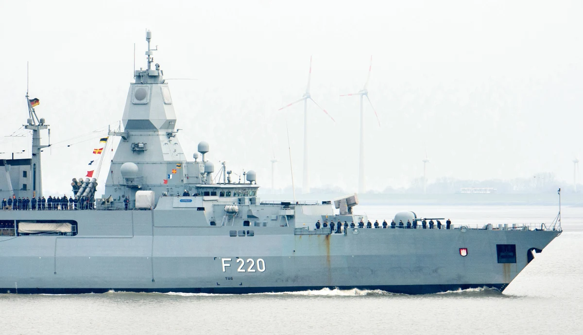 Podczas ćwiczeń NATO "Neptun Strike" na Morzu Bałtyckim doszło do incydentu z udziałem rosyjskiego samolotu rozpoznawczego, który dwukrotnie przeleciał na bardzo niskiej wysokości nad niemiecką fregatą "Hamburg". Minister obrony Niemiec Boris Pistorius określił to jako prowokację i ostrzegł przed rosnącą agresywnością Rosji wobec państw Sojuszu Północnoatlantyckiego.