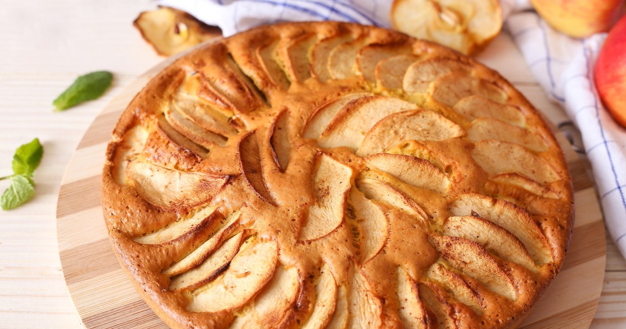 To najprostsze ciasto z jabłkami. Zrobisz je w 10 minut bez miksera