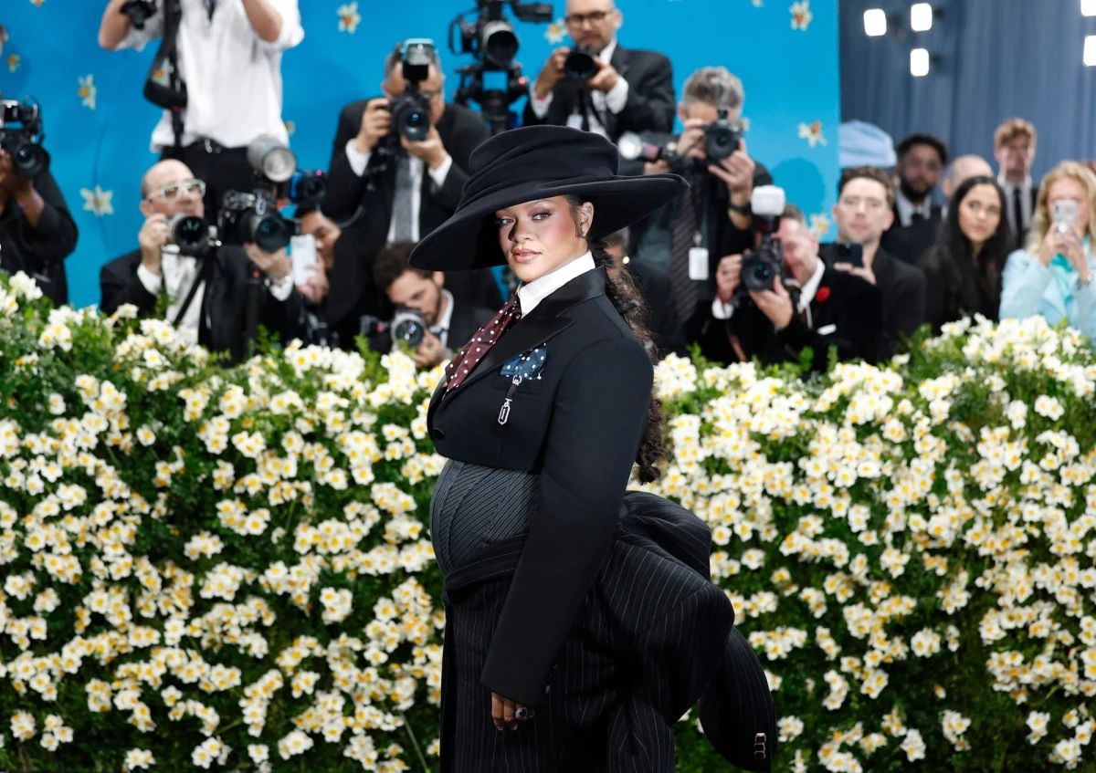 Gwiazda muzyki pop Rihanna urodziła trzecie dziecko. Piosenkarka z Barbadosu opublikowała w mediach społecznościowych swoje zdjęcie z nowonarodzoną córeczką.