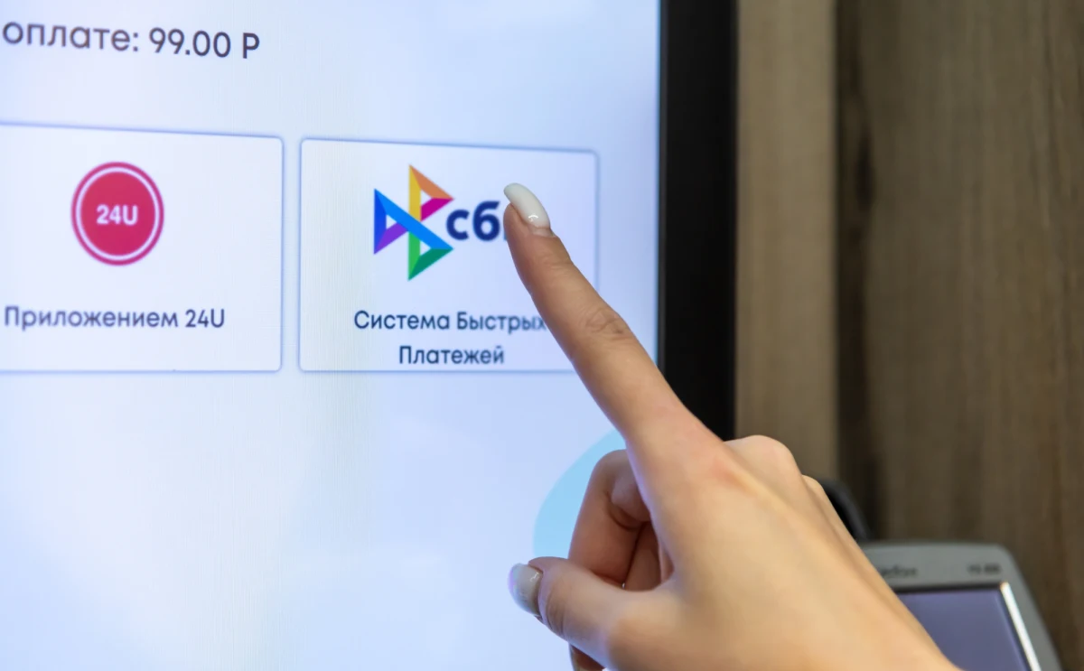 Hakerzy z ukraińskiego wywiadu wojskowego przeprowadzili zakrojony na szeroką skalę atak cybernetyczny na rosyjski system płatniczy SPB oraz operatora telekomunikacyjnego TransTeleKom. Kijów oszacował, że Rosja poniosła straty w wysokości ok. 30 mln dolarów.