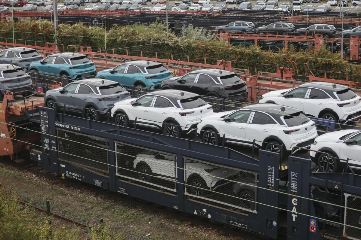 Stellantis ogłasza czasowe wstrzymanie produkcji w dwóch kluczowych fabrykach – we Francji i we Włoszech. Powodem jest słabnący popyt na europejskim rynku motoryzacyjnym. Decyzja dotyka tysięcy pracowników i kluczowych modeli koncernu.