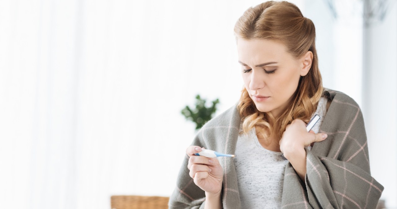 Babcine sposoby na jesienne przeziębienie. Które naprawdę działają?