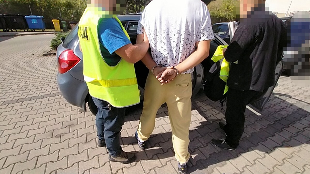 Zaatakował Polkę, obrażał cudzoziemkę. 38-latek w rękach policji