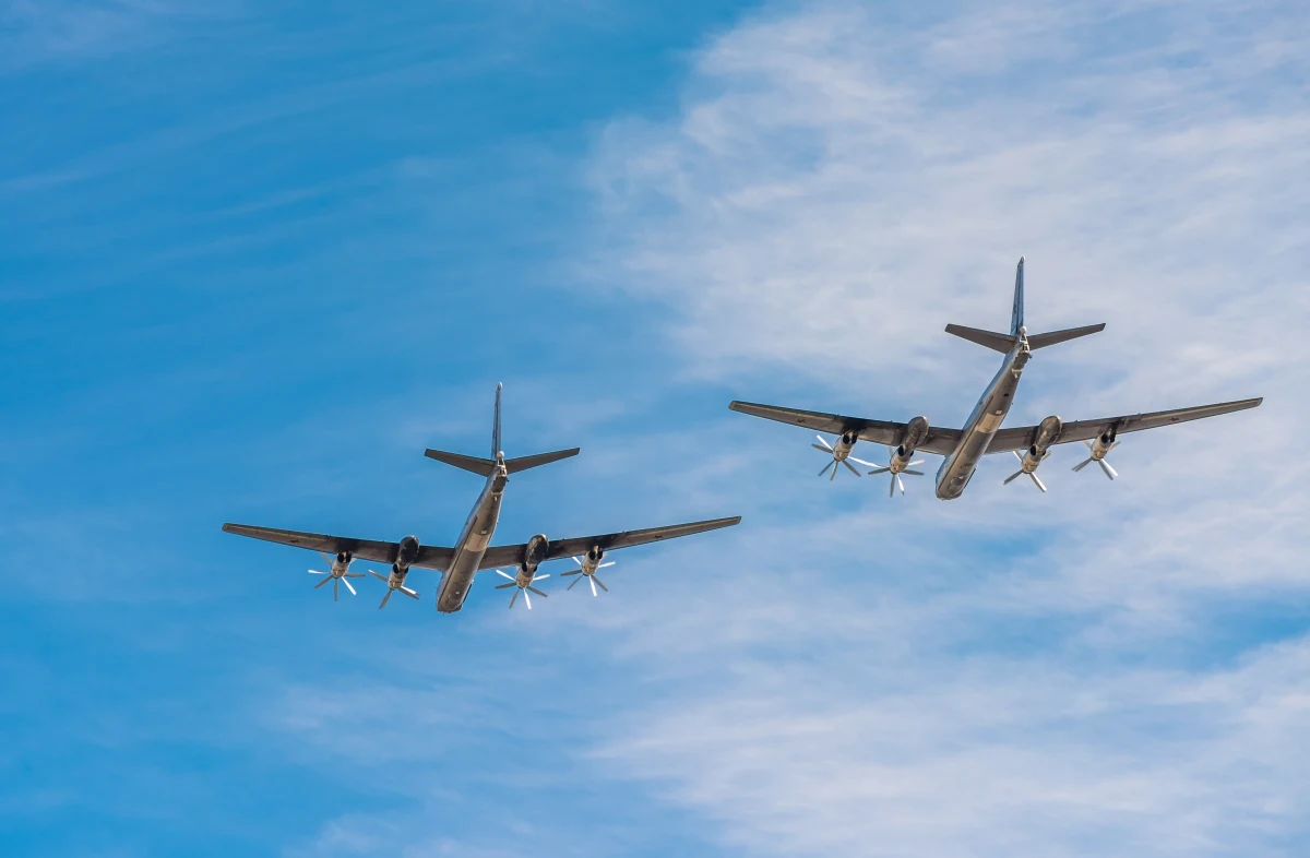 Rosyjskie bombowce i myśliwce znalazły się w strefie identyfikacji obrony powietrznej (ADIZ) Alaski - podało Dowództwo Obrony Północnoamerykańskiej Przestrzeni Powietrznej i Kosmicznej (NORAD). Samoloty zostały przechwycone m.in. przez amerykańskie F-16.