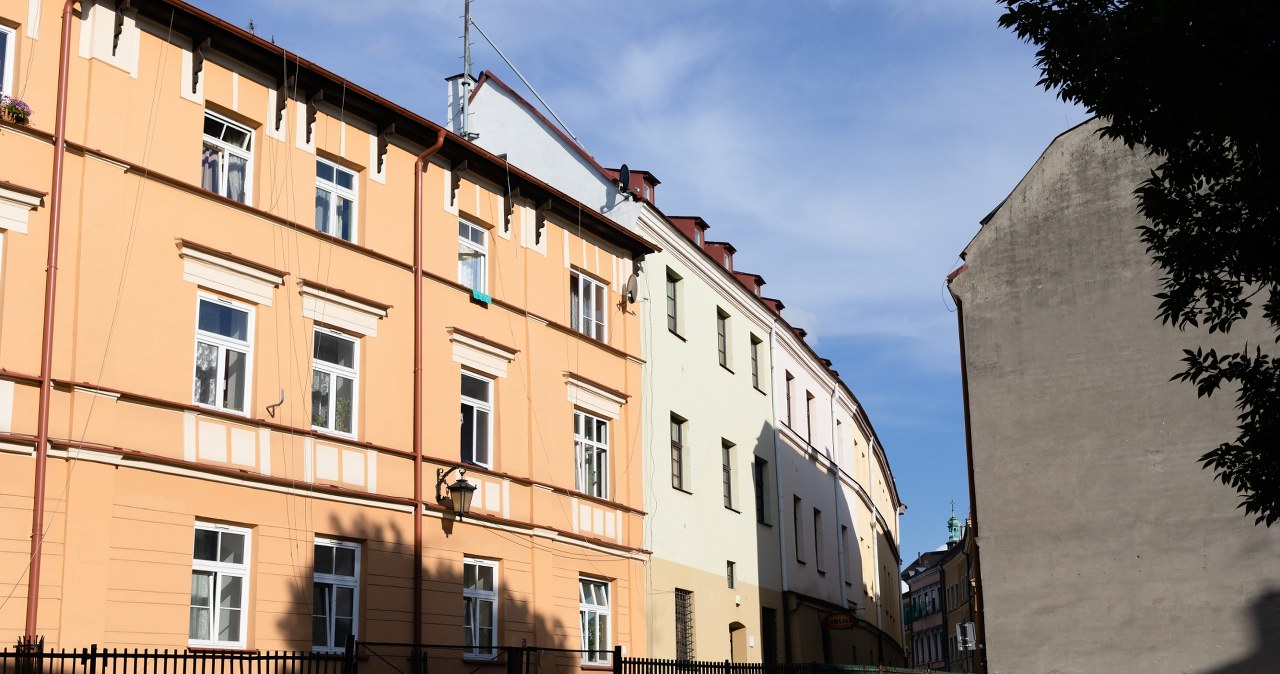 Nie tylko budowa, ale utrzymanie. Miasta wydają miliardy na mieszkania