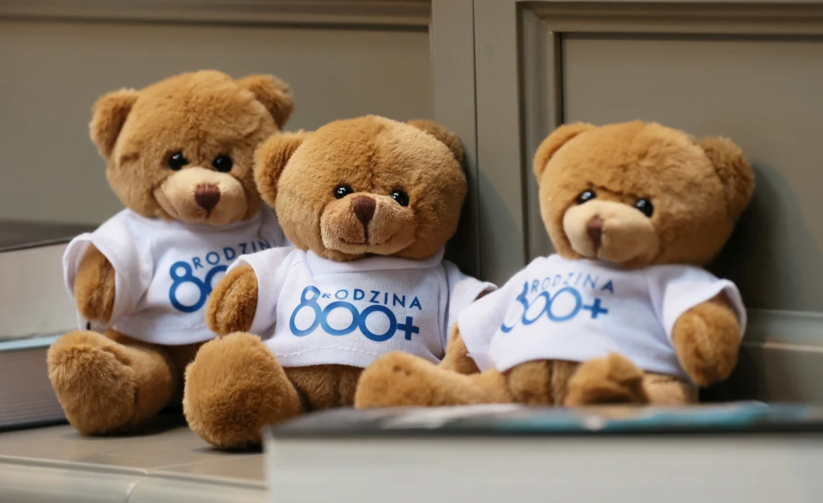 Czy nadszedł czas na zmiany dotyczące świadczenia 800 plus? Taki pomysł wysunęła w Popołudniowej rozmowie w RMF FM była wicepremier Jadwiga Emilewicz. "Czy na pewno każdy powinien dostawać świadczenie na pierwsze i jedyne dziecko?" - zastanawiała się była posłanka, a obecnie wiceprezes Instytutu Sobieskiego. 