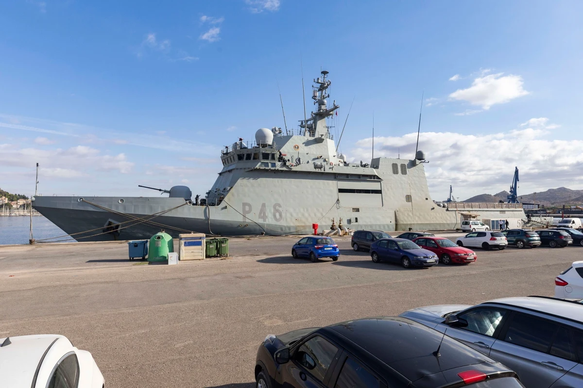 Ambasador Izraela w Polsce stawił się w czwartek w MSZ. Ministerstwo monitoruje sytuację związaną z Global Sumud Flotilla, której statki zostały zaatakowane przez drony, gdy płynęły z pomocą dla Strefy Gazy. W misji uczestniczą Polacy, w tym poseł KO Franciszek Sterczewski.