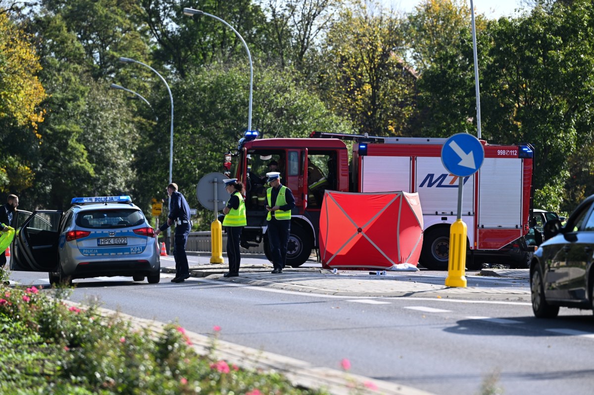 Dramat w Węgrowie. Młody kierowca audi śmiertelnie potrącił seniorkę