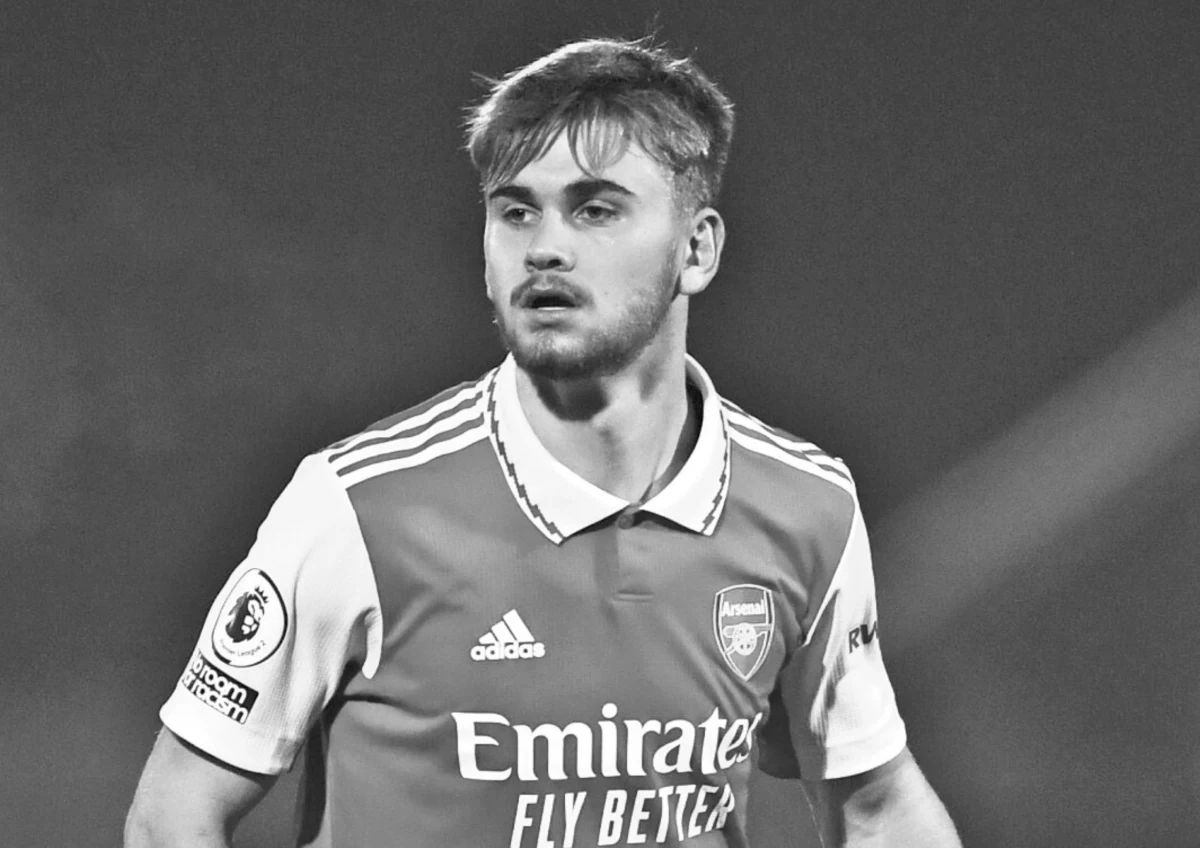 Nie żyje Billy Vigar, napastnik Chichester City i były zawodnik Arsenalu. Piłkarz zmarł w wieku 21 lat po tym, jak w trakcie meczu doznał "poważnego urazu mózgu". Do dramatycznego zdarzenia doszło w minioną sobotę podczas spotkania Isthmian League na wyjeździe z Wingate & Finchley. Mecz został przerwany już po 13 minutach.