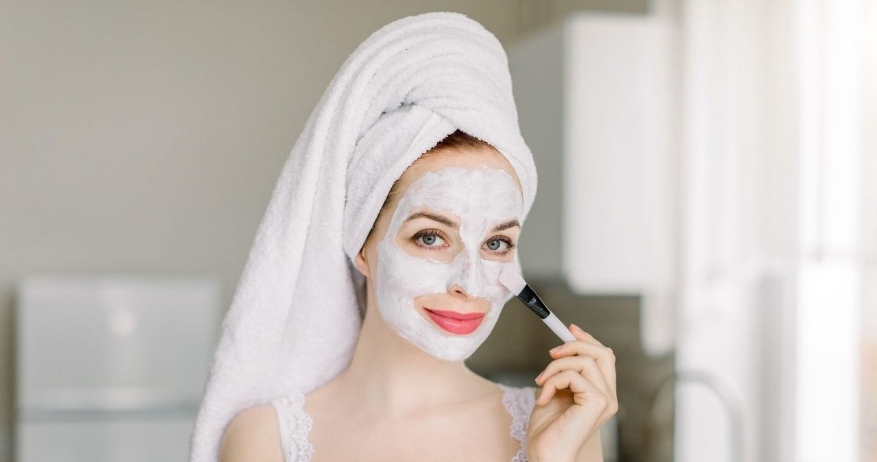 Kosztuje grosze, a wygładza i nawilża skórę. Maska z jogurtu robi robotę