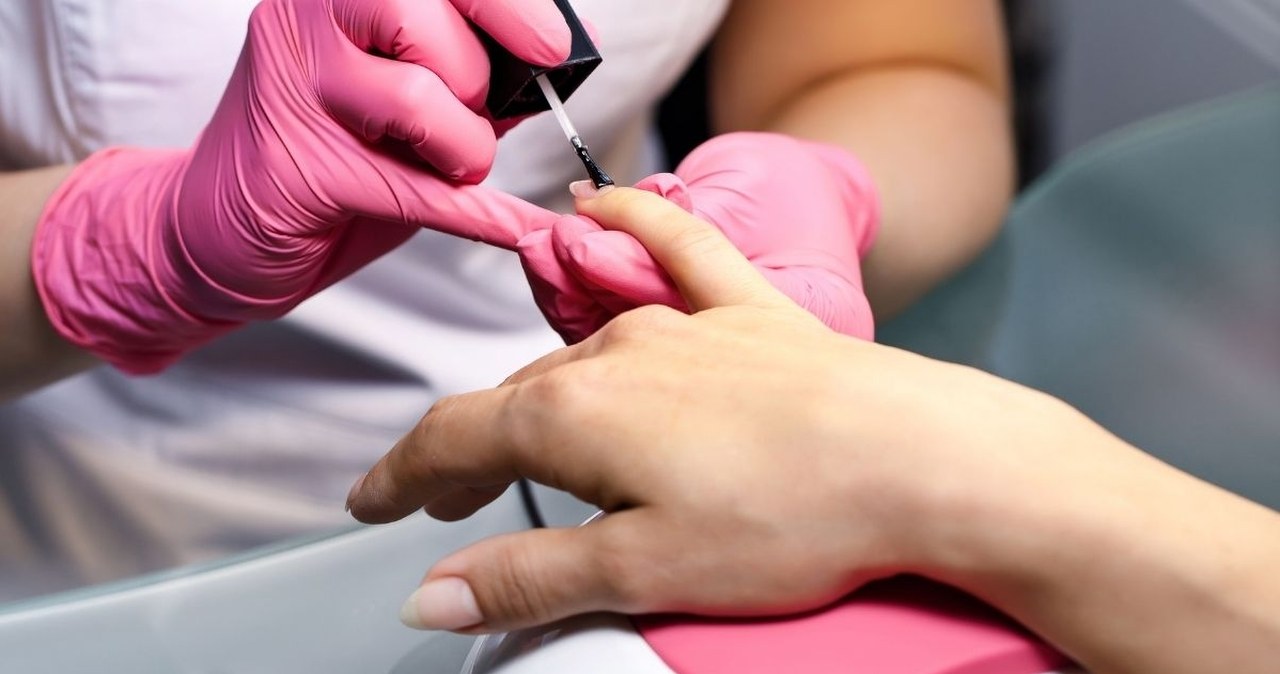 Najlepszy manicure na wesele i komunię. Elegancki i ponadczasowy