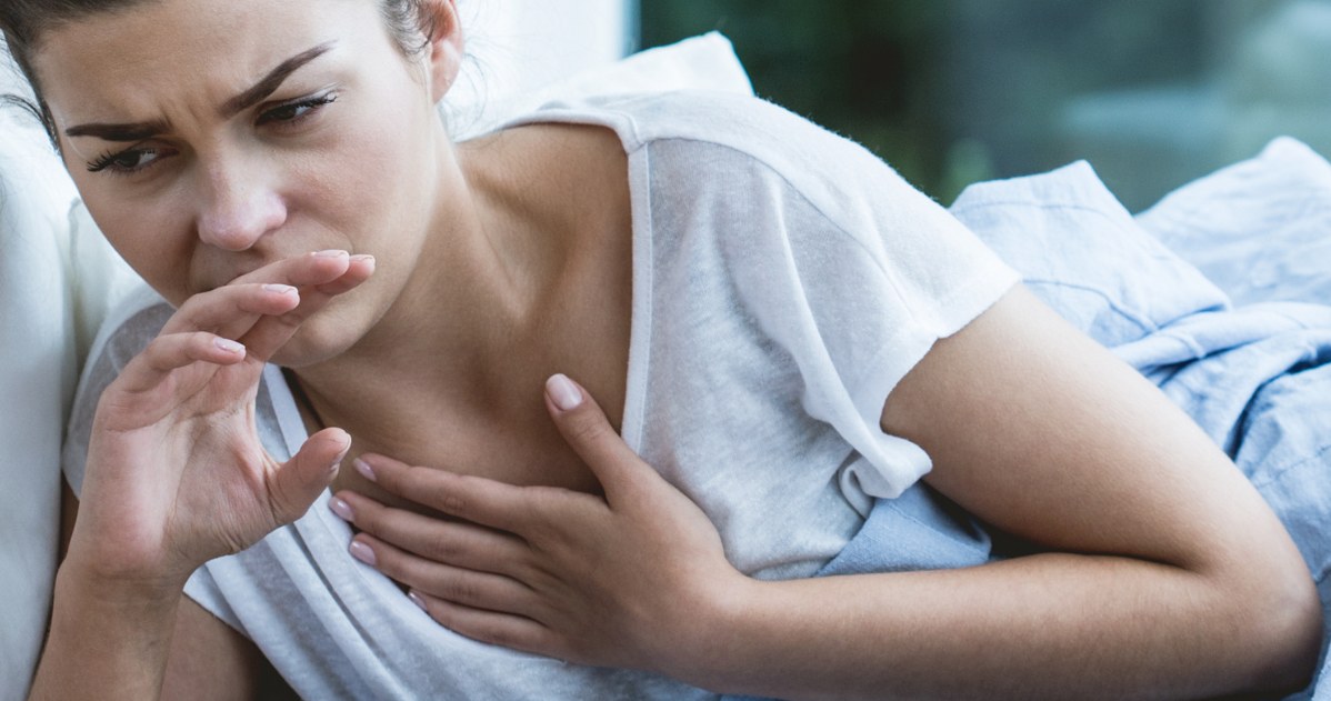 Grzybica organizmu ujawnia się m.in. w ustach i jelitach. Konieczne leczenie i zmiana diety