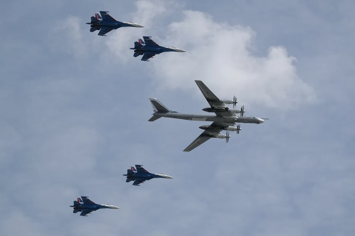 Nawet nie chcę o tym mówić, ponieważ to bardzo nieodpowiedzialne oświadczenie - stwierdził rzecznik Kremla Dmitrij Pieskow. Skomentował tak deklaracje państw europejskich o gotowości NATO do zestrzeliwania rosyjskich samolotów w przypadku naruszenia przez nie przestrzeni powietrznej.