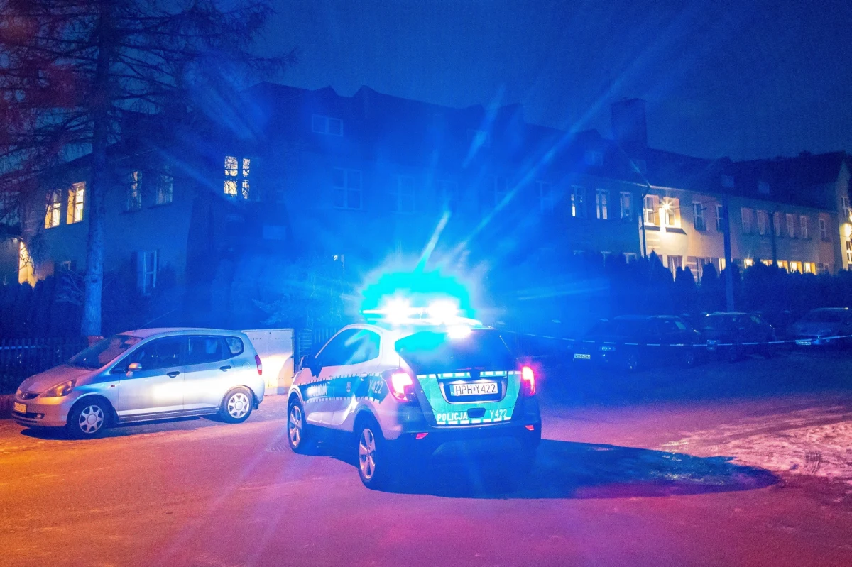 15 lat więzienia dla 20-latka, który w 2023 r. zaatakował nożem troje uczniów w szkole w Kadzidle (Mazowieckie). Wyrok Sądu Okręgowego w Ostrołęce jest nieprawomocny. 