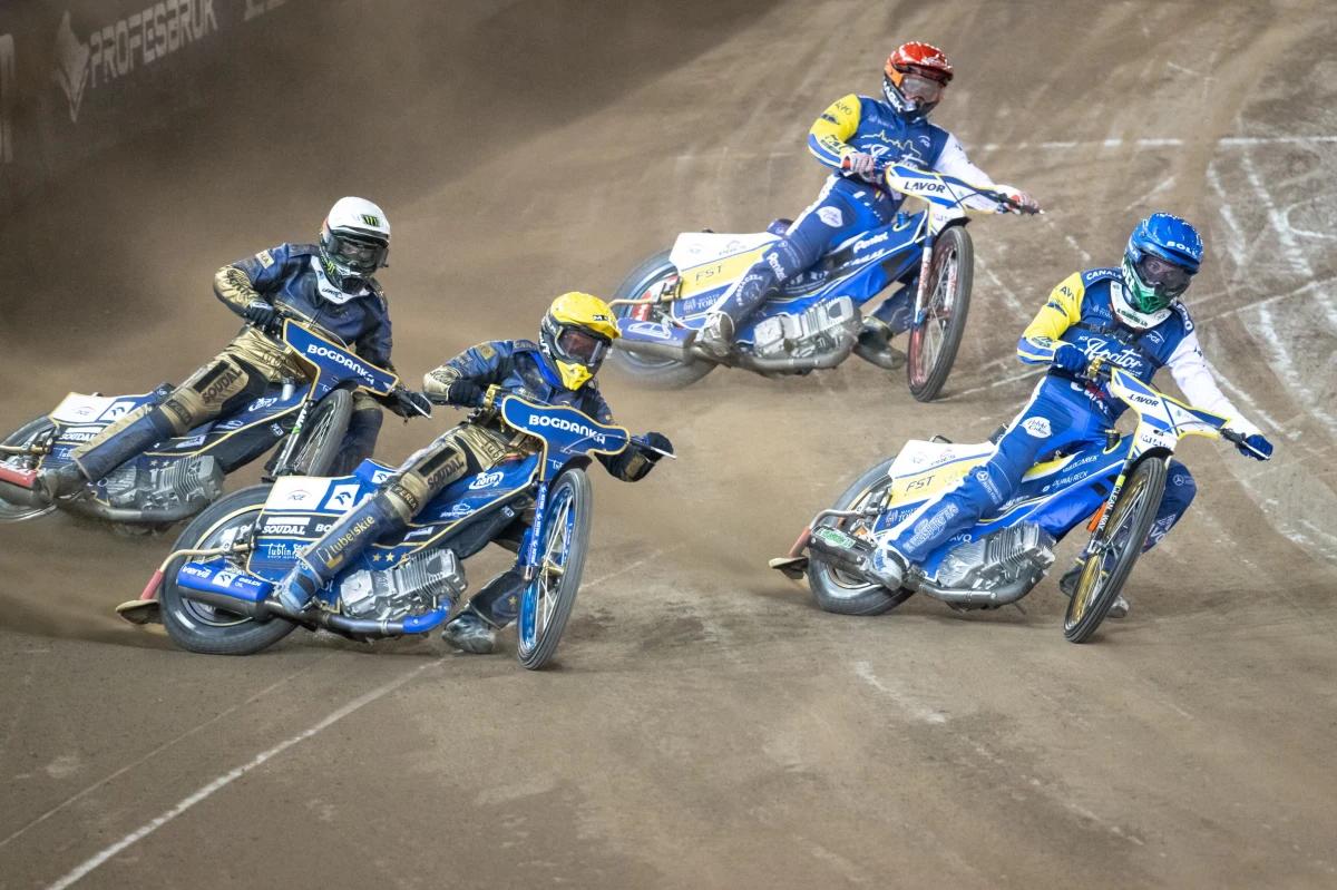 Jeśli chodzi o polski żużel, to najbliższy weekend może być uznany za najważniejszy w tym roku. W sobotę rozstrzygnie się kwestia brązowego medalu PGE Ekstraligi, a w niedzielę dowiemy się, kto zdobył tytuł drużynowego mistrza Polski. Przed nami też pierwsze spotkanie barażowego dwumeczu.