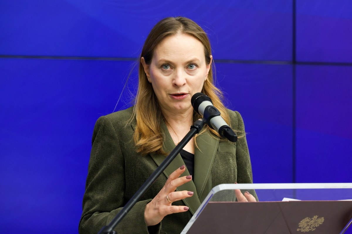 Rząd zatwierdza zmiany w KPO. Znikają podatki od aut spalinowych