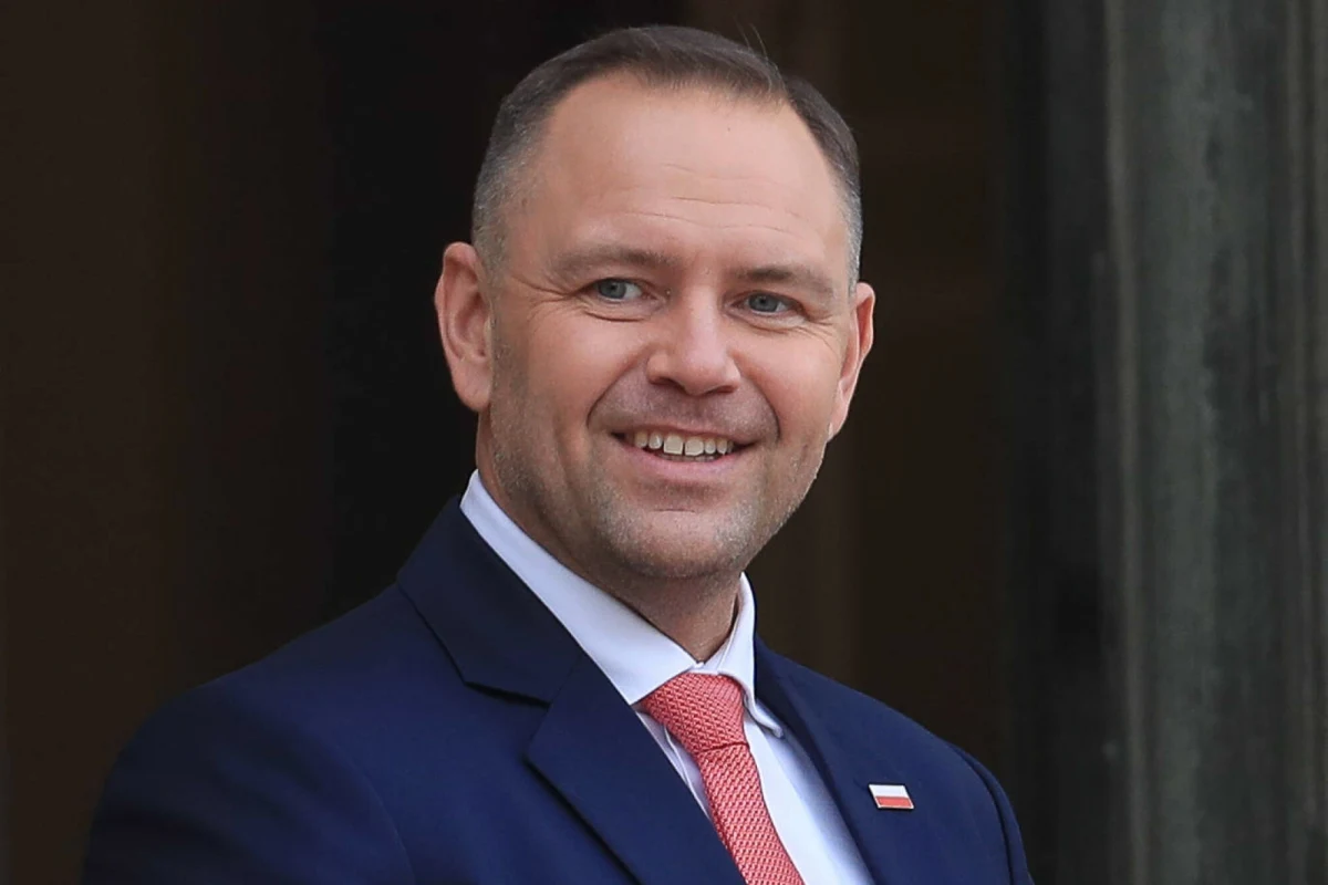 Prezydent Karol Nawrocki podpisał ustawę o pomocy obywatelom Ukrainy. Zakłada ona m.in. uzależnienie wypłat świadczenia 800 plus od aktywności zawodowej rodzica. Szef kancelarii prezydenta zapowiedział ponadto, że Karol Nawrocki nie podpisze już żadnej innej ustawy ws. pomocy obywatelom Ukrainy.