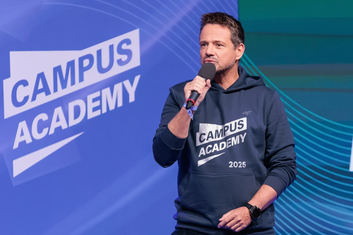 Rafał Trzaskowski podczas Campus Academy w Międzyzdrojach podkreślił, że zwycięstwo w wyborach parlamentarnych w 2027 roku jest możliwe, jeśli partie demokratyczne będą działać razem. Prezydent Warszawy wskazał na konieczność wyciągania wniosków z ostatnich porażek i apelował o jedność oraz większą pokorę w polityce.