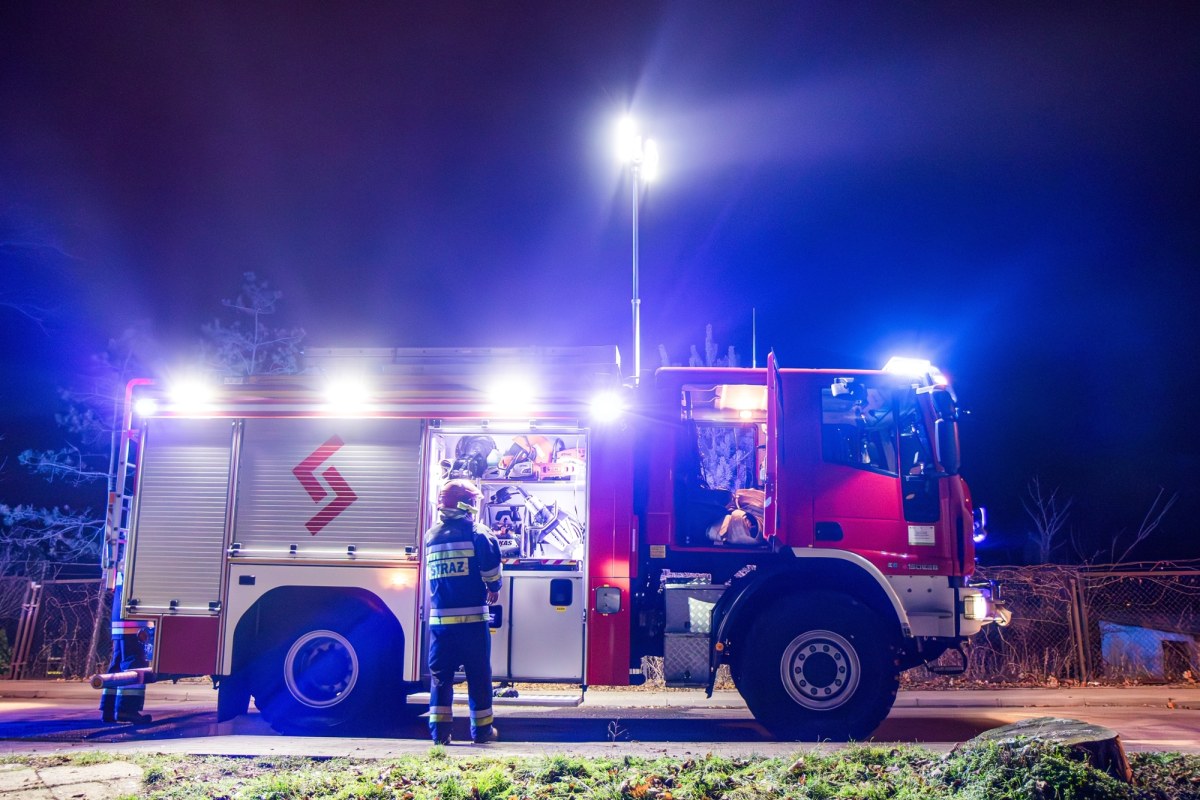 Pożar mieszkania. Mężczyzna uwięziony na balkonie