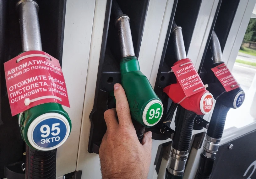 Kolejki na stacjach i limity paliwa. Rosja uspokaja mieszkańców