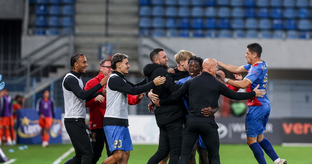 wiadomości,aktualności,Interia Sześć goli, czerwona kartka i szalona remontada. Sceny w Ekstraklasie, nadszedł upragniony sukces