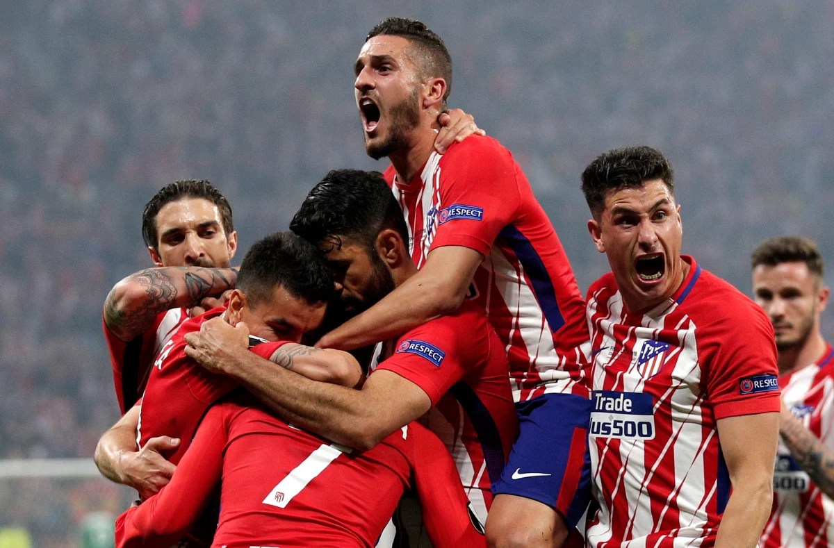 ​Piłkarze Atletico Madryt na Estadio Metropolitano w imponującym stylu pokonali Real Madryt 5:2 w 7. kolejce hiszpańskiej ekstraklasy. To pierwsza ligowa porażka "Królewskich" w tym sezonie. W niedzielę mogą stracić prowadzenie w La Liga na rzecz odwiecznego rywala ze stolicy Katalonii, w którym grają Robert Lewandowski i Wojciech Szczęsny.