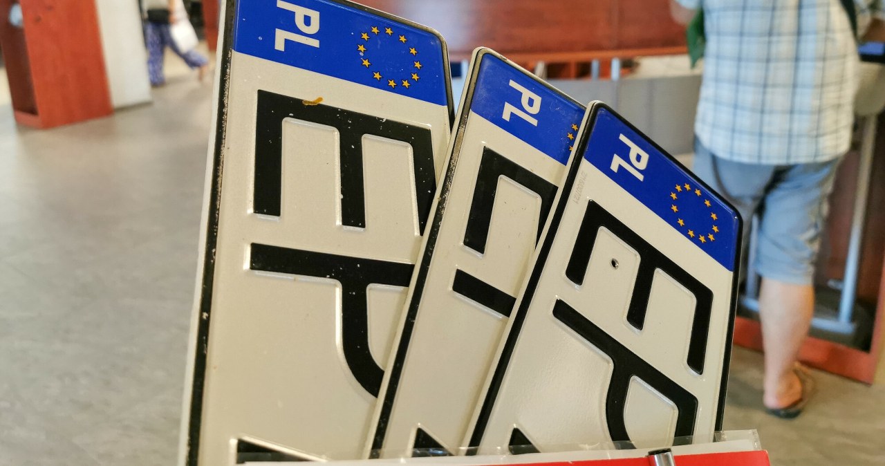 Posłowie chcą więcej czasu w rejestrację auta. Jest odpowiedź rządu