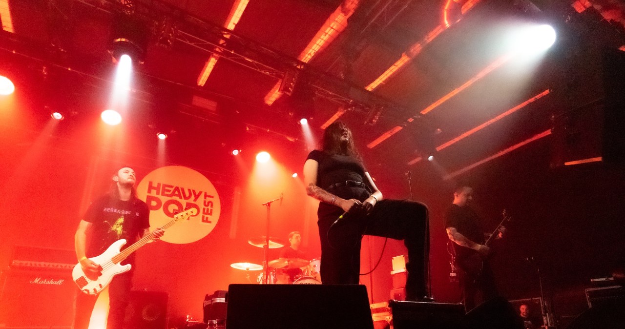 Dom Zły na OFF Festivalu: "Nie możemy schować się w mroku" [WYWIAD]